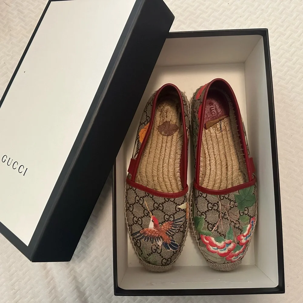 Gucci Women's Espadrilles - Red and Green GG Supreme Size 8.5